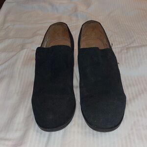 Toms Women’s Black Suede Slip-On Loafers